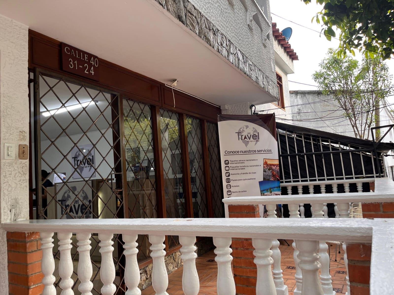 Fachada de la oficina de Jet Travel en la calle 40 # 31-24, Bucaramanga